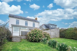 Exterior - Pencw Garden View - 3 Bed Apartment - Saundersfoot (Saundersfoot)