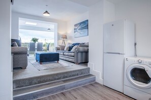 TV - Pencw Garden View - 3 Bed Apartment - Saundersfoot (Saundersfoot)