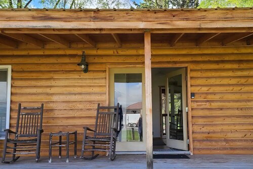 Cabin #1 - Backyard Bunkhouse


