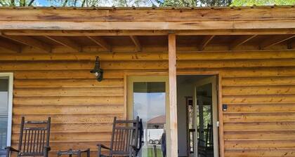 Cabin #1 - Backyard Bunkhouse