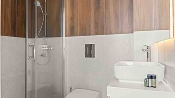 Caja de seguridad en la habitación y cortinas blackout