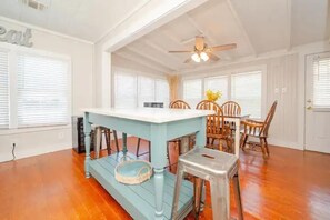 Dining - The Cottage - Downtown Rockport (Rockport)