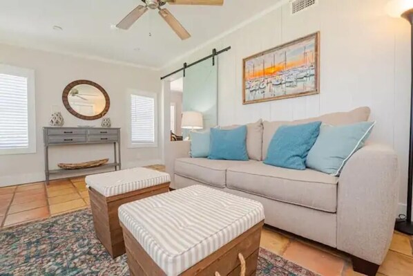 TV - The Cottage - Downtown Rockport (Rockport)