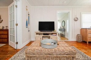 TV - The Cottage - Downtown Rockport (Rockport)