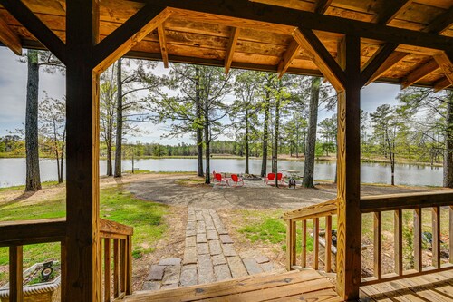 Broken Bow Cabin w/ Hot Tub & Fishing On-Site!