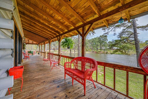 Broken Bow Cabin w/ Hot Tub & Fishing On-Site!