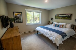 2 bedrooms, iron/ironing board, travel crib, free WiFi - On the River, Downtown Estes Park, Close to RMNP Entrance (Estes Park)