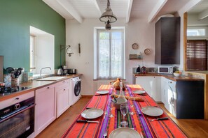 冷蔵庫、電子レンジ、オーブン、食器洗い機