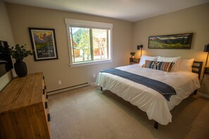 2 bedrooms, iron/ironing board, travel cot, free WiFi