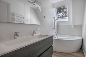 Douche, sèche-cheveux