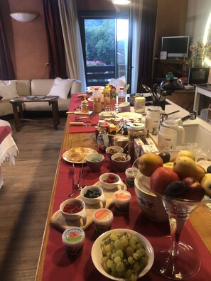 Free daily buffet breakfast - B&B La Piazzetta (Castiglione dei Pepoli)