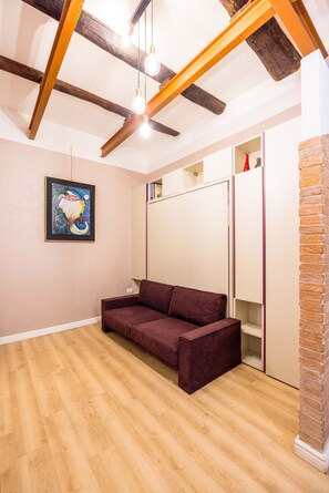 Smart TV - Toledo Warm Renovated Studio (Naples)