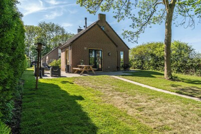 Charming lakeside getaway with modern comfort and stunning water views. Perfect for a peaceful retreat or a romantic escape.