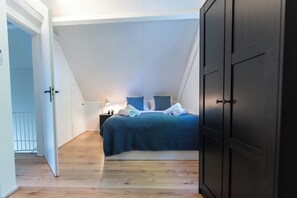 3 bedrooms, iron/ironing board, travel cot, free WiFi