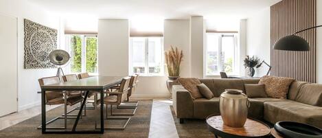 Een televisie en een kantoor