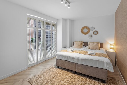 Bed en Koffie – Fully renovated luxury appartement Roosendaal, perfect for business trips or relaxing getaways. Located near Centrum Roosendaal, enjoy shopping, dining, and easy access while you overnachten Roosendaal in style.