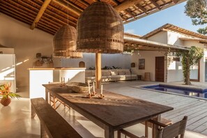 Outdoor dining - Casa Sal, seu Lugar de Aconchego em Trancoso. Locação Mansão Completa ou Quarto (Trancoso)