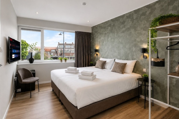 Enjoy hotel-style comfort with a cozy double bed, fresh linens, smart TV, and a bright, modern atmosphere.