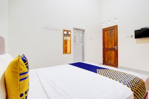 Free WiFi, bed sheets - SPOT ON 93819 Homestay Shinta Syariah (Borobudur)