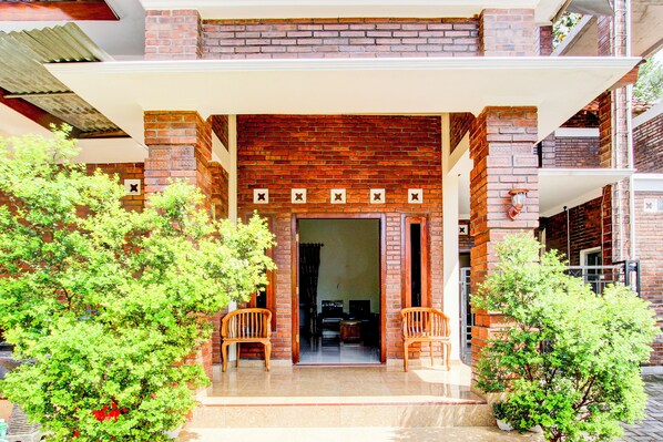 Property entrance - SPOT ON 93819 Homestay Shinta Syariah (Borobudur)
