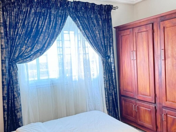 2 bedrooms, iron/ironing board, WiFi, bed sheets