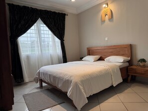 2 bedrooms, iron/ironing board, WiFi, bed sheets