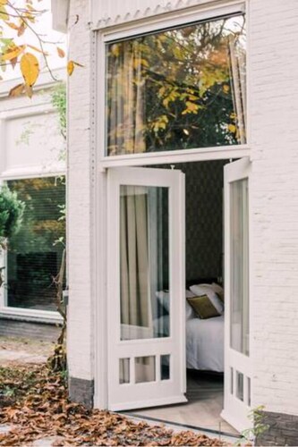 Luxury space with fast WiFi, 40m² herringbone floors, and ensuite rain shower for 4.