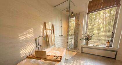 First-floor suite, 35m2, ensuite bathroom with bath and rain shower.