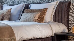 1 bedroom, iron/ironing board, free WiFi, bed sheets - First-floor suite, 35m2, ensuite bathroom with bath and rain shower. (Tilburg)