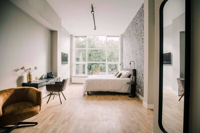 First-floor suite, 35m2, ensuite bathroom with bath and rain shower.