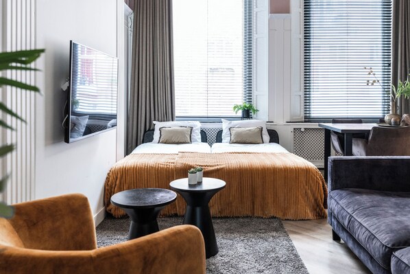 1 habitación, tabla de planchar con plancha, wifi gratis y ropa de cama 