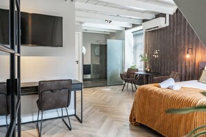 1 habitación, tabla de planchar con plancha, wifi gratis y ropa de cama 