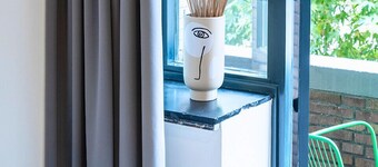 Cozy Tilburg space with 100+ Mbps WiFi, smart TV, and private balcony—ideal for work and relaxation.