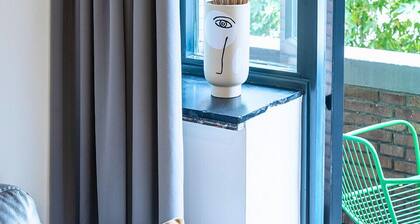 Cozy Tilburg space with 100+ Mbps WiFi, smart TV, and private balcony—ideal for work and relaxation.
