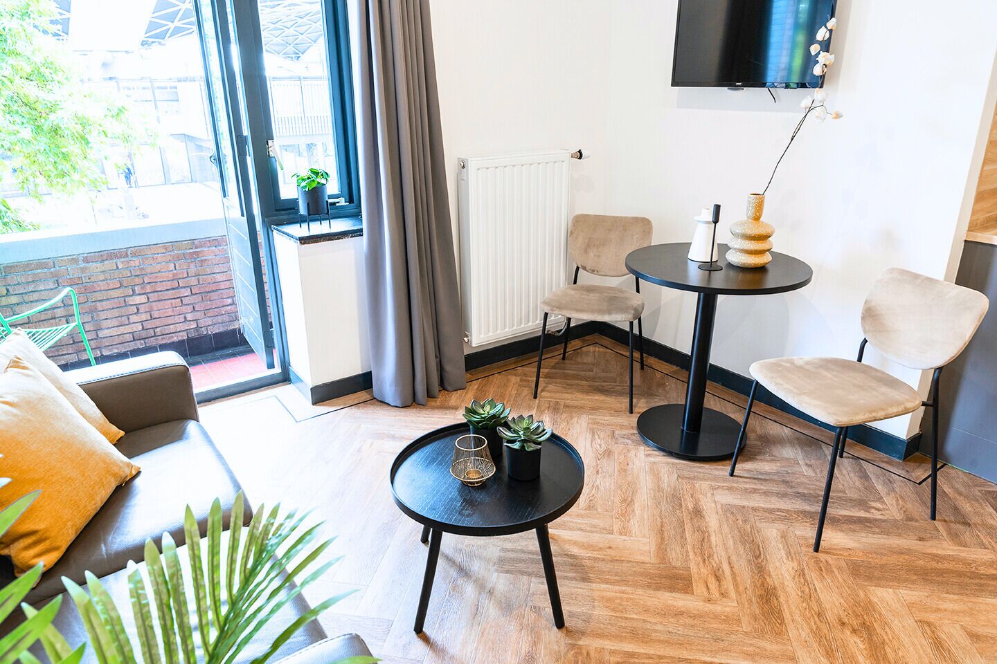 Een smart-tv en een kantoor