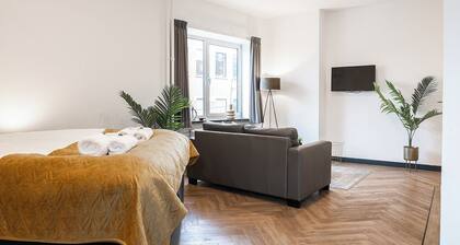 Modern space studio apartments near Hotel Central, ideal for lovers of refinement.