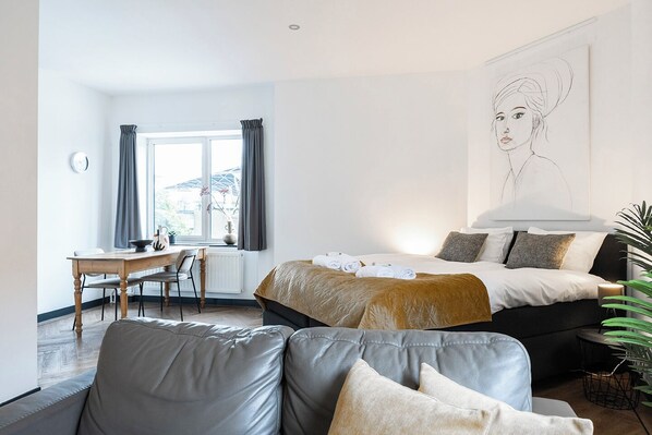 1 bedroom, free WiFi, bed sheets