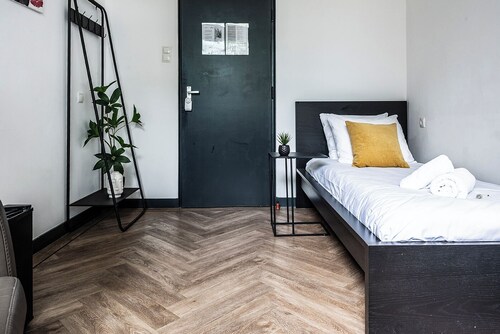 Unwind in a contemporary, newly renovated single room, conveniently located in central Tilburg