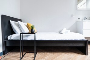 1 bedroom, free WiFi, bed sheets - Unwind in a contemporary, newly renovated single room, conveniently located in central Tilburg (Tilburg)