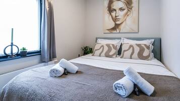 1 slaapkamer, een strijkplank/strijkijzer, gratis wifi, beddengoed