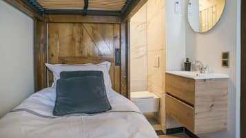 1 slaapkamer, een strijkplank/strijkijzer, gratis wifi, beddengoed