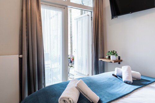 Stay in the center of Tilburg with fast Wi-Fi and an easy check-in