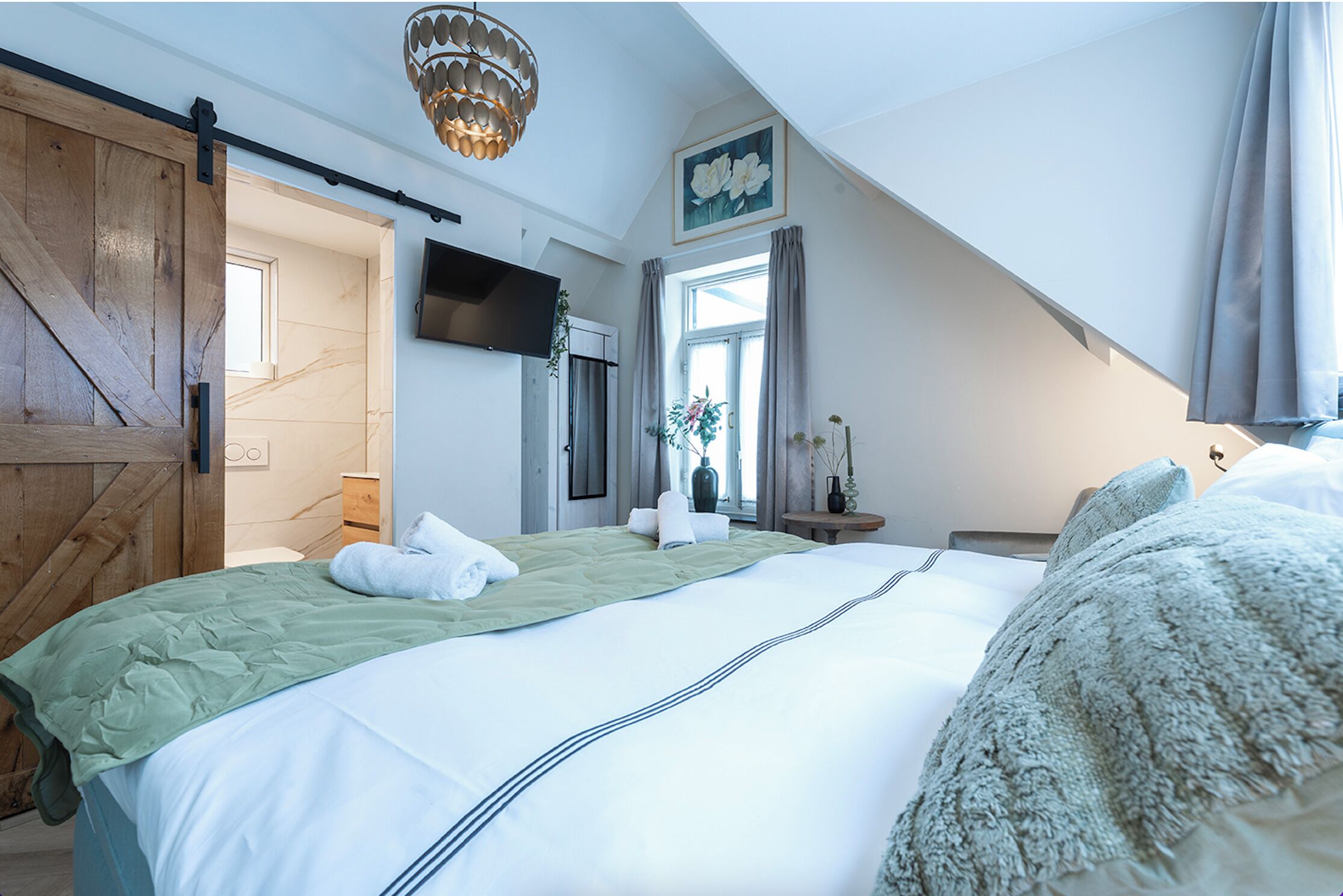 1 slaapkamer, een strijkplank/strijkijzer, gratis wifi, beddengoed