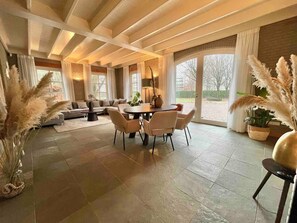 Dining - Stunning Catena property with private lakes (Boxtel)