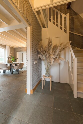 Spacious countryside stay near Boxtel with lake views, free parking and fast Wi-Fi. Quiet, comfortable and perfect for a relaxing getaway.