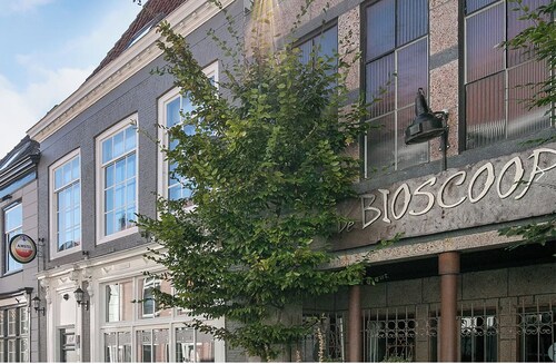 The spacious living area and three bedrooms provide ample space for your group.