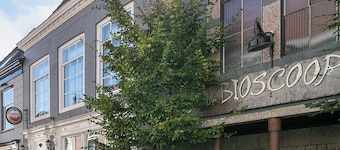 Het ruime woongedeelte en de drie slaapkamers bieden volop ruimte voor uw gezelschap.