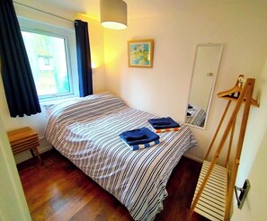 Chalet | 2 bedrooms, iron/ironing board, free WiFi, bed sheets - Painters Cottage, 2-bed Chalet nr St Ives & Hayle (St Ives)