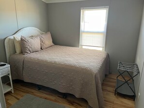 3 habitaciones, tabla de planchar con plancha, wifi y ropa de cama 