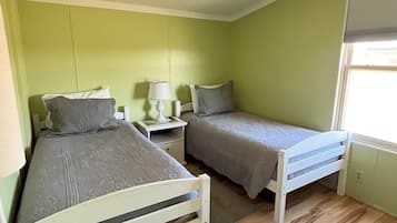 3 chambres, fer et planche à repasser, Wi-Fi, draps fournis